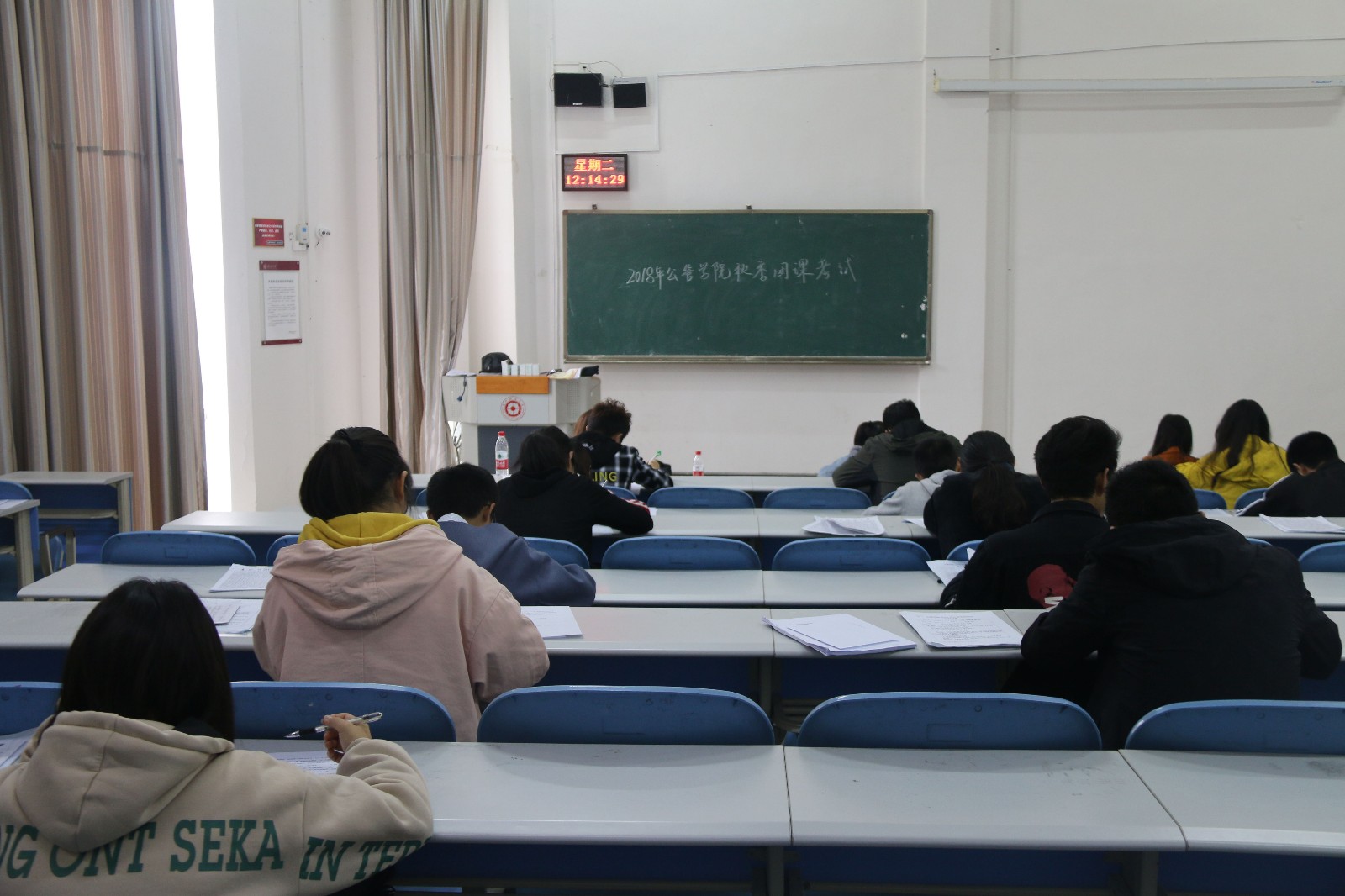 团校考试1.jpg 团校考试1.jpg