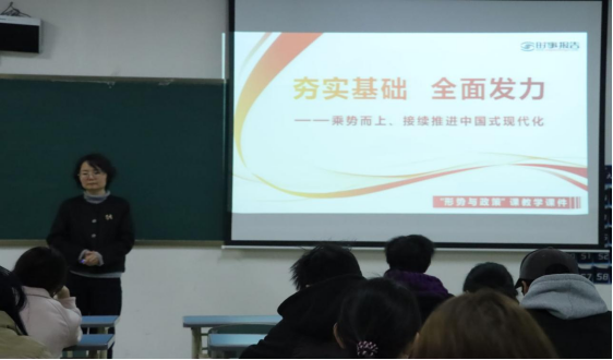 凝势聚力启新程 青春奋进向未来——公共管理学院书记思政课开讲