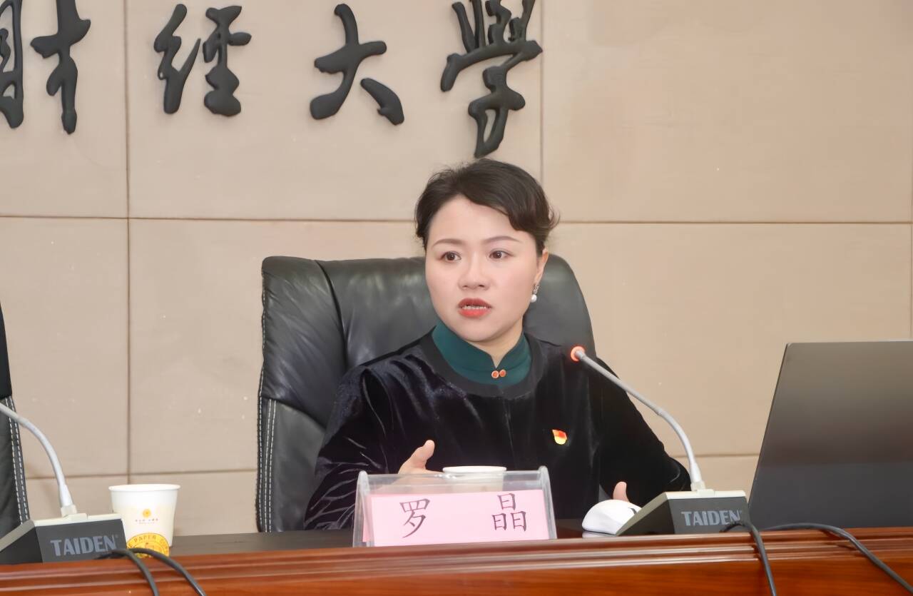 中山大学政治与公共事务管理学院党委书记罗晶为我院入党积极分子讲授专题党课