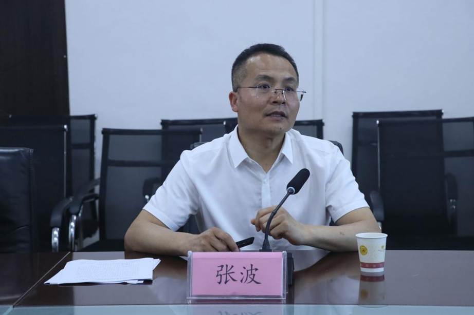 张波个人照片